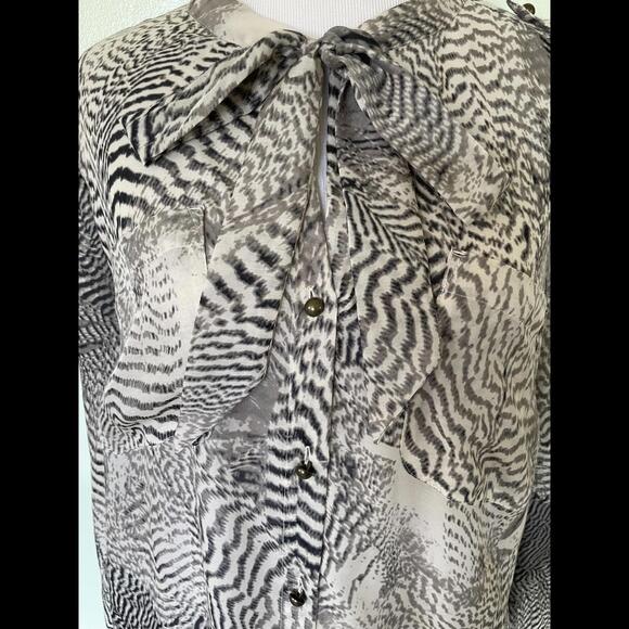 Ann Taylor LOFT Abstract Animal Print Gray Tie Neck Blouse Large L 17-0093 - Picture 2 of 5